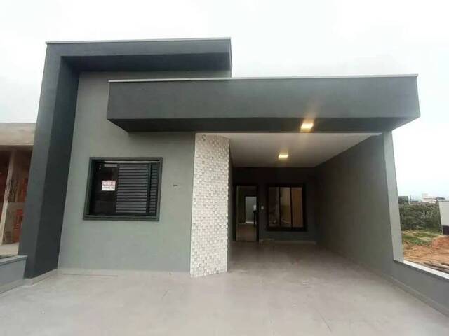 Casa para Venda em Pindamonhangaba - 2
