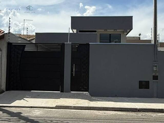 Casa para Venda em Pindamonhangaba - 2